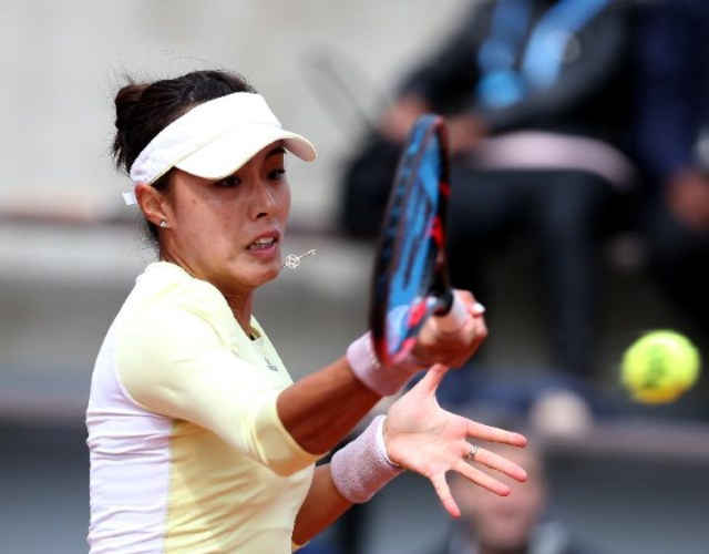 法网王蔷双蛋血洗东道主 镂空裙吸睛