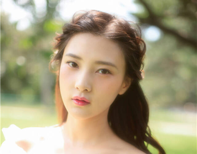王聃葳最新写真曝光 皮肤白皙惹人怜爱