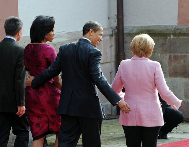 奥巴马访问德国会见默克尔 八年友谊瞬间