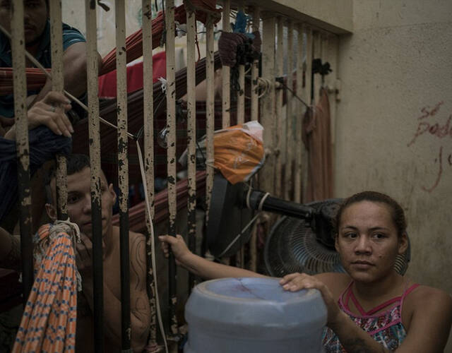 巴西监狱犯罪团伙为招新人血腥互殴厮杀