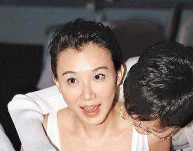 揭明星被包养内幕