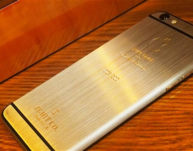 顾名思义,gold,这台手机的后盖整体,侧边按键,home键均采用9k黄金材质