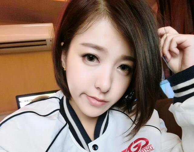 篮球宝贝变身女主播 获赞电竞界泷泽萝拉