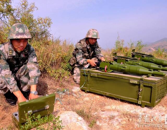 化演练在渤海之滨拉开战幕:沈阳军区第40集团军某炮兵团自行榴弹炮群