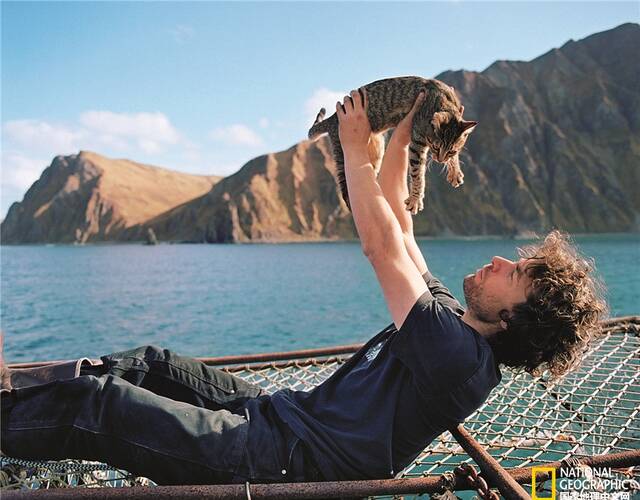 一名渔夫拍摄的海上捕鱼生活