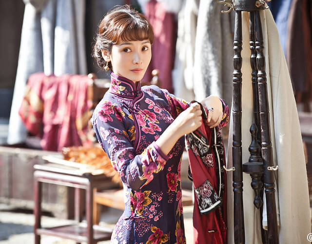 柳岩《少帅》剧照曝光 化身文章"嫂子"身材婀娜