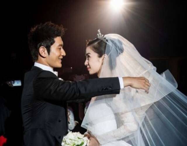 杨颖和郑恺的结婚照图片