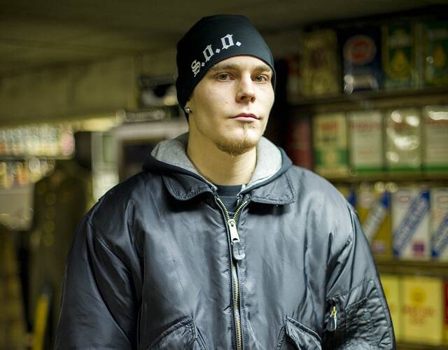 据悉,新纳粹主义分子对外宣称他们是为女性而战的"欧丁神士兵",声称