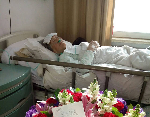 辽宁男篮球员贺天举,韩德君等也转发微博,祝姥姥早日康复.