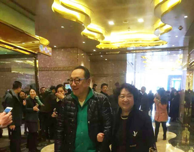 据网友透露,陈栋的婚宴上有大明星要来海安之说,早在一个多月之前就被