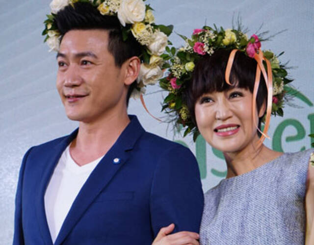 陆毅鲍蕾又虐狗 甜蜜溢出屏幕来