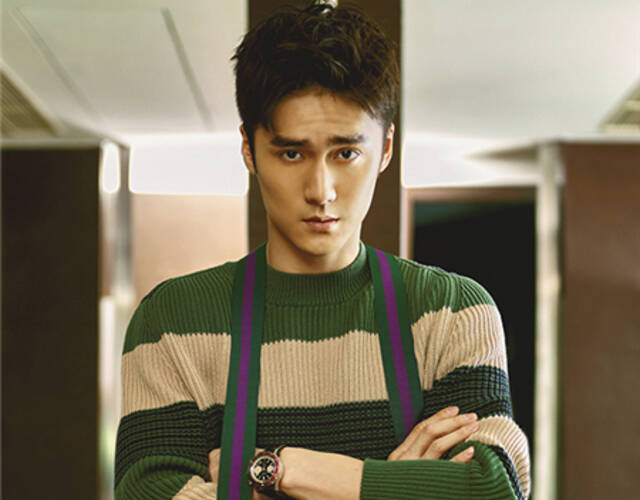 蒋劲夫立秋轻熟写真曝光 表情冷峻诠释"蒋氏冷漠"