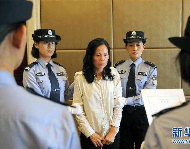 美国向中国遣返逃亡14年贪污贿赂女嫌犯