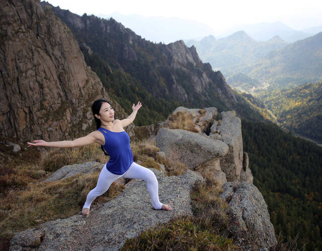 图为瑜伽女孩李雨桐.