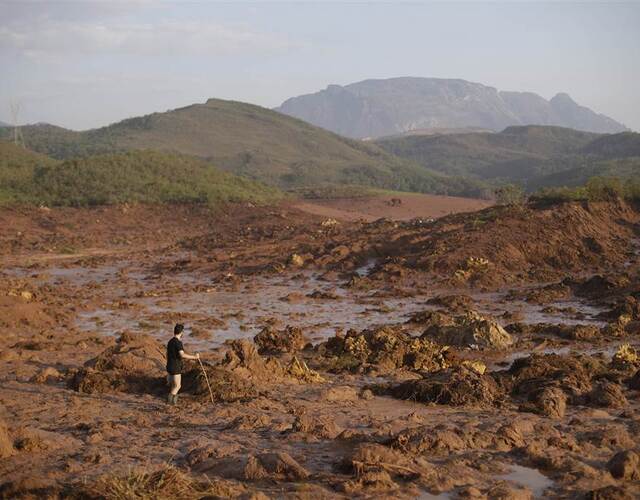 受灾地区遍布泥淖.