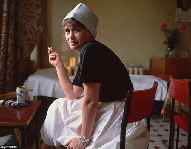 1991年7月,莫斯科,医院的护士柳德米拉·苏泊切娃在休息室里休息