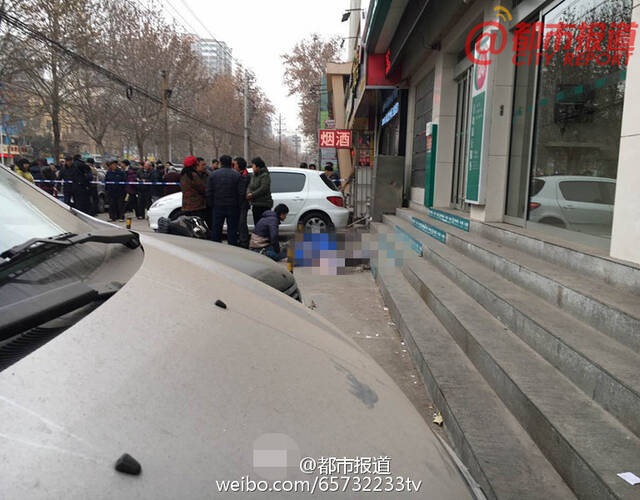 河南：男子在银行门口上吊自杀