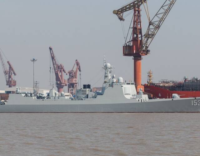 153西安舰于2015年2月入列东海舰队,其为中国海军6艘052c型防空驱逐舰
