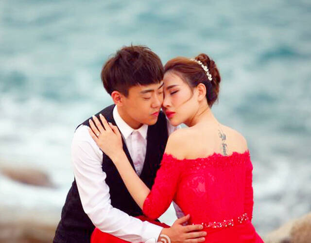 快男刘心婚纱照曝光啦!女友tina私照貌美