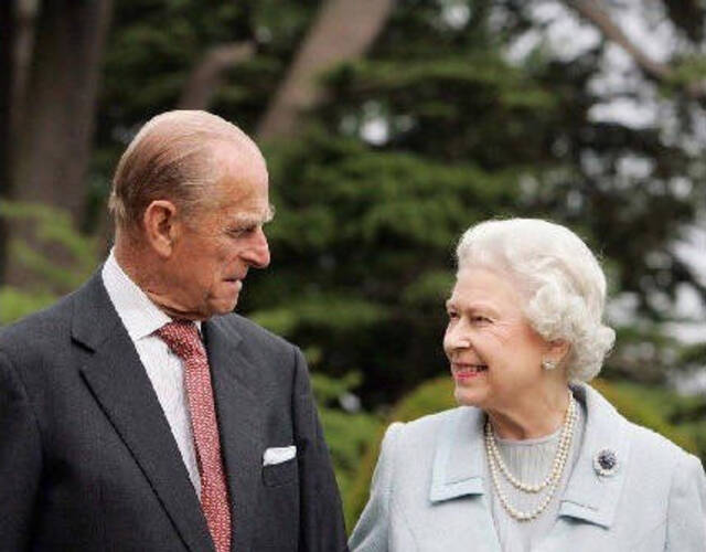 英女王与老公照片图片