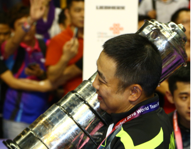 世乒赛刘国梁率5弟子齐咬金牌 许昕当选mvp