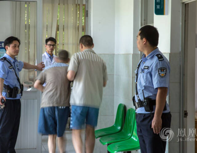 监狱警察:一对夫妻的32小时