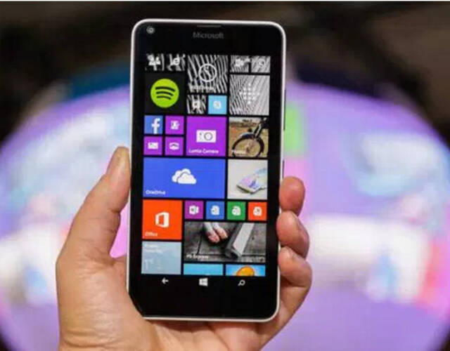 微软lumia 950手机上手:配备3个闪光灯