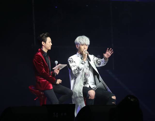 图为吴亦凡,何炅.