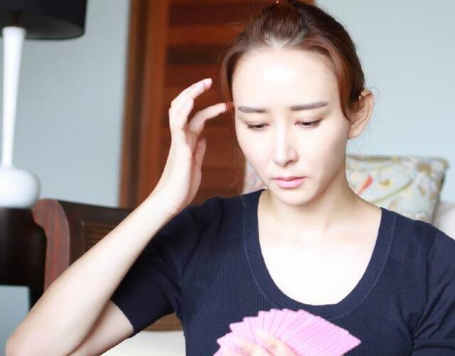 阔太胡静晒儿子照片 萌呆可爱