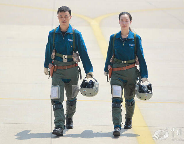 中国空军女飞行员颜值担当