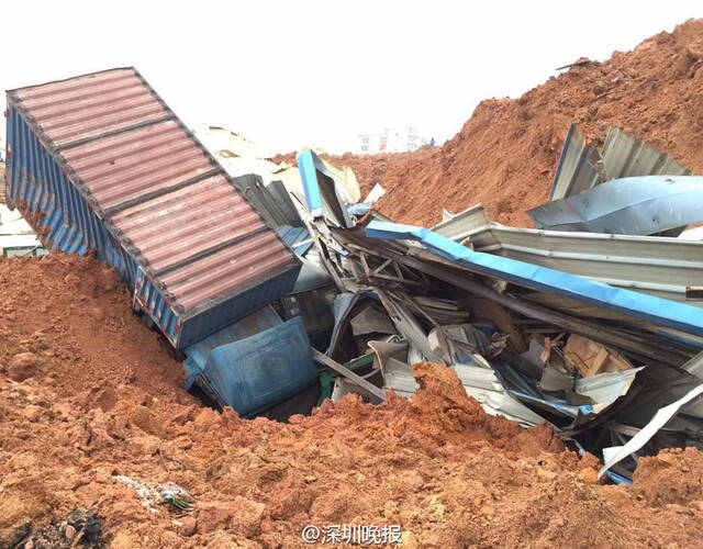 图为滑坡现场.深圳晚报/王飞翔