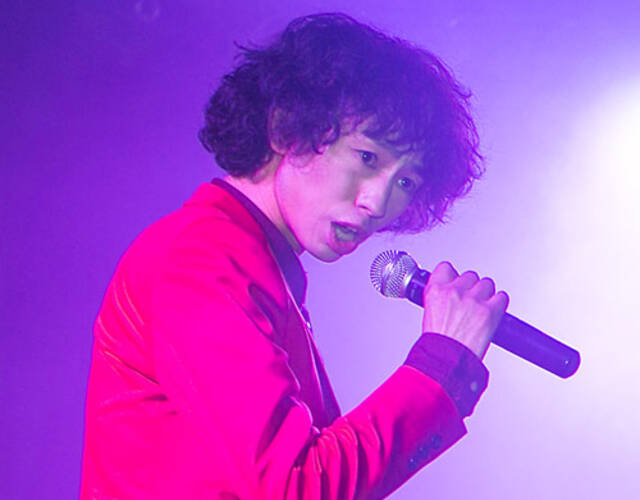 因神曲《我的滑板鞋》成名的约瑟翰·庞麦郎在杭州举办了"旧金属"绝版