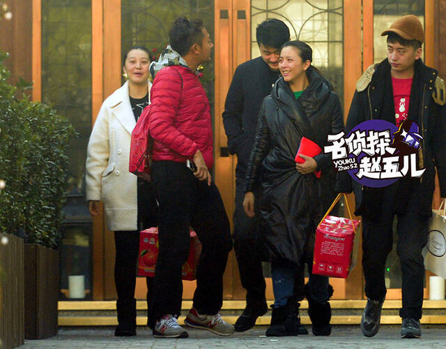 黄小蕾素颜拜访印小天 哈琳娜挺大肚陪老公会友