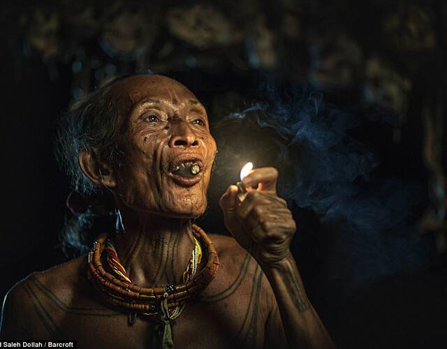 4万人,以氏族生活为主,每个氏族约有30到80名成员.