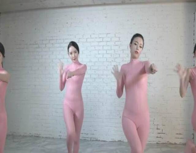 韩女团香肠跳舞令网友傻眼