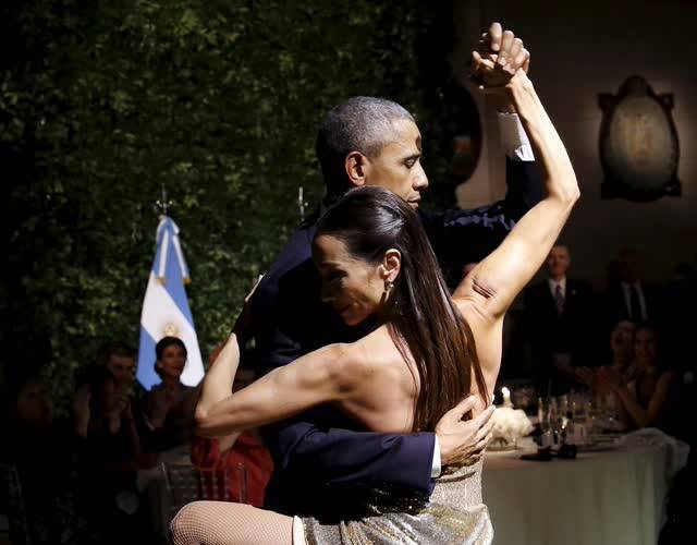 国宴上:奥巴马,米歇尔和舞伴跳舞