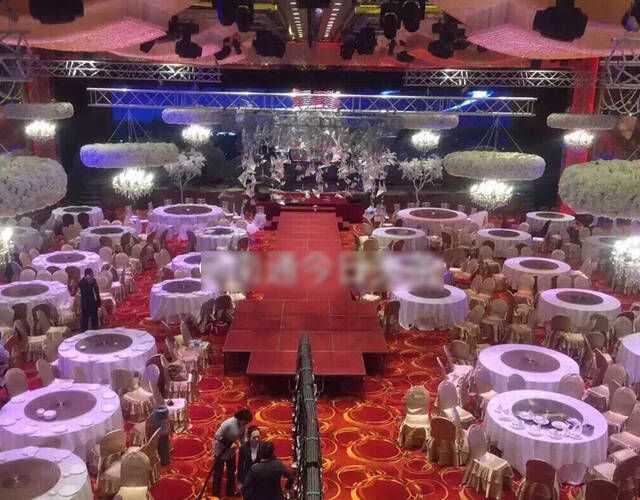 据网友透露,陈栋的婚宴上有大明星要来海安之说,早在一个多月之前就被