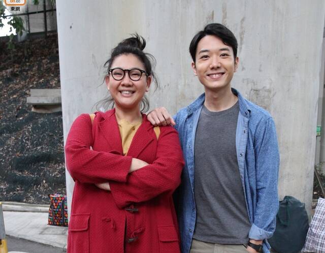 180斤郑欣宜拍新片 与男星蔡瀚亿草地狂舞