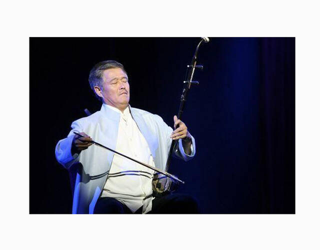 赵本山拉二胡(资料图).