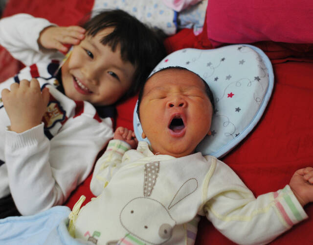 10月23日,陈志广下班回到家,望着身边的两个孩子,他又一次笑得合不拢