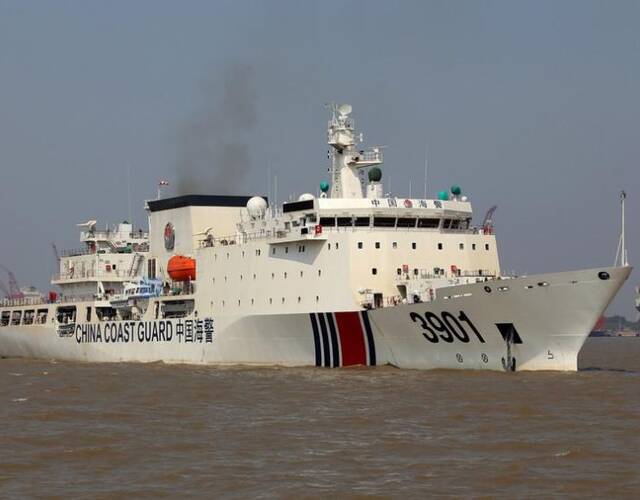 中国万吨级海警船曝近照 多角度看细节