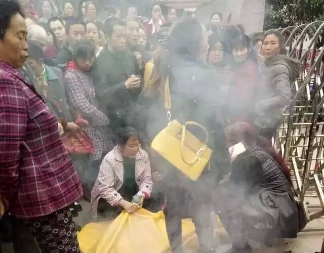 四川：12岁女生宿舍内上吊身亡