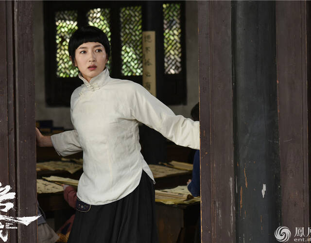 袁泉饰演周素素.