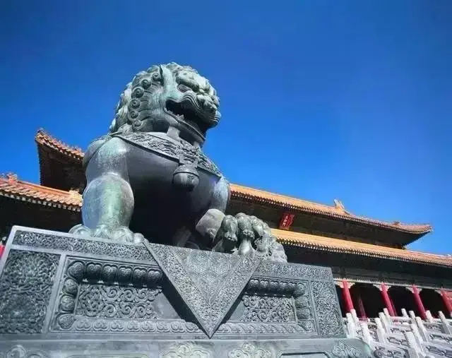 为什么古人要在住宅前放两尊石狮子？有什么讲究？_凤凰网