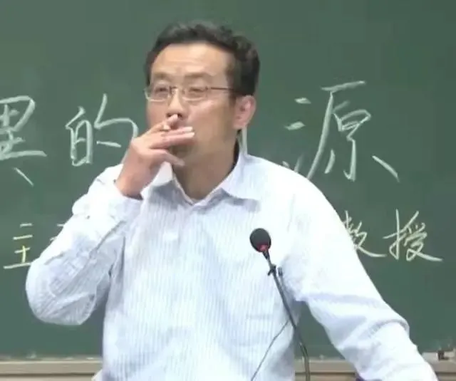 图源/红人点集，“东方甄选”15天内直播分析