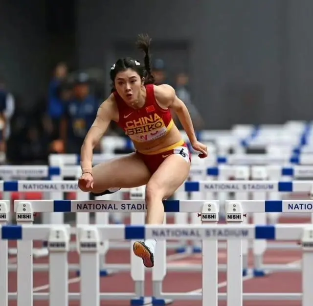 吴艳妮登上英国报纸:被赞迷人 图6