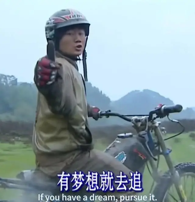 太燃了!张雪机车世界顶级赛事夺冠泪洒领奖台,19岁的梦想都实现