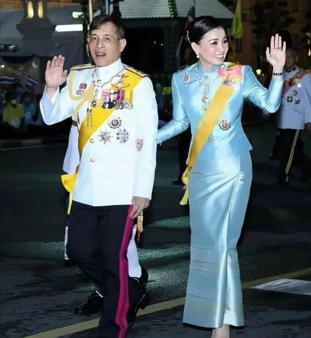 泰王操盤後宮權力 詩妮娜改名含玄機 蘇提達掌軍權