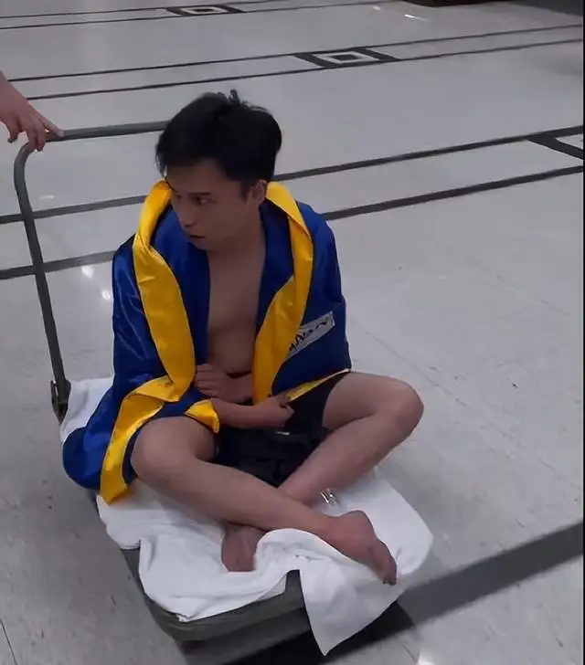 童锦程和耀扬假戏真做，两人体力消耗过大，赛后呕吐被紧急送医（童锦程图片个人资料）