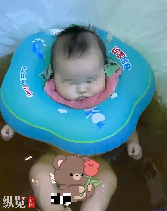 刘女士女儿当时泡“药浴”时的情况。（来源/视频截图）